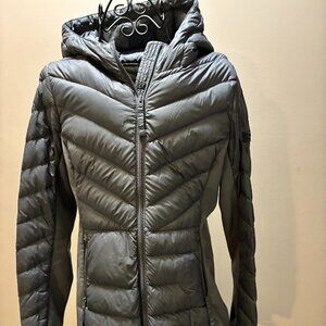 Hollister winter coat with hood. Dark grey.
